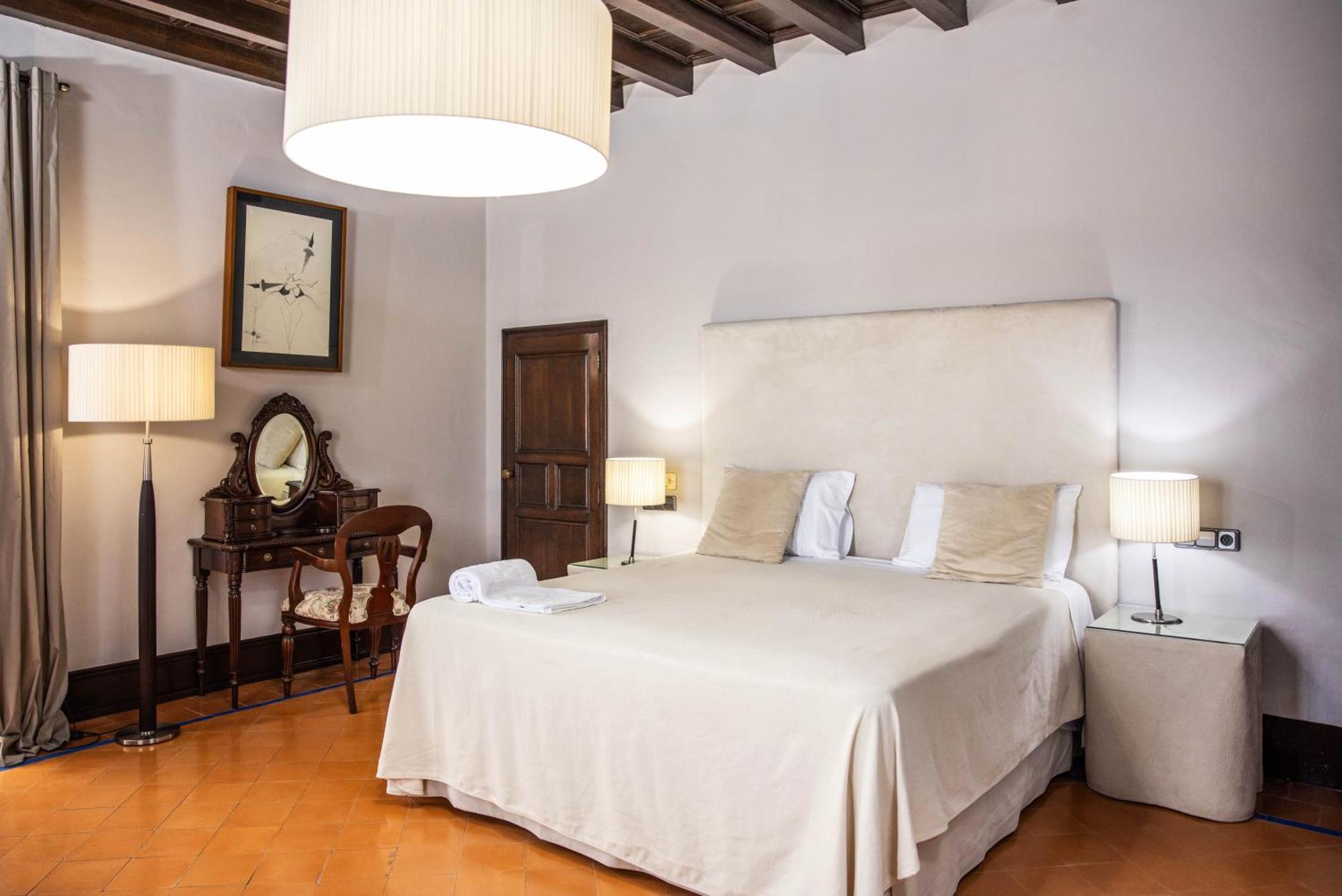 Rvhotels Palau Lo Mirador Torroella De Montgri Luaran gambar